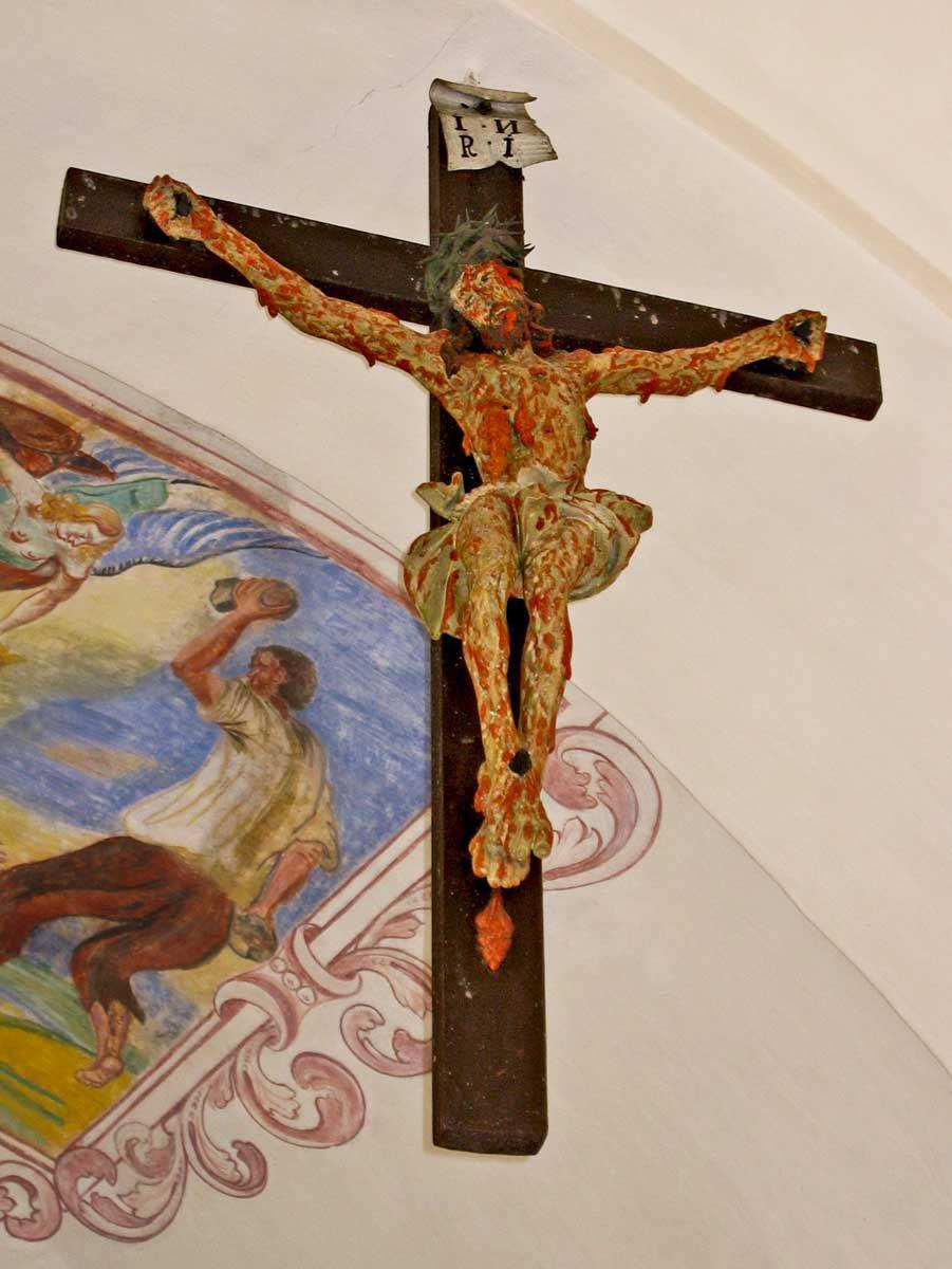 26 Crucifix im Chorbogen