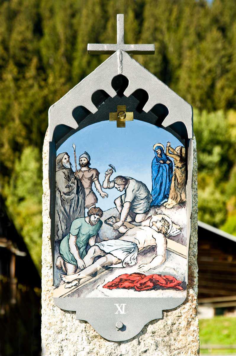 Jesus wird ans Kreuz geschlagen