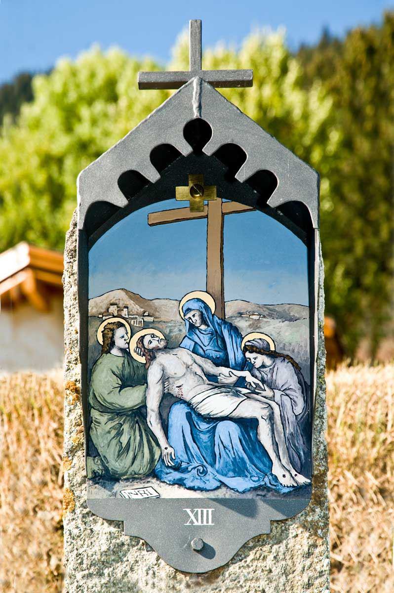 Jesus wird vom Kreuz genommen und in den Schoß seiner Mutter gelegt